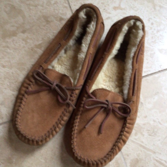 UGG Dakota Slippers - Picture 2 of 6